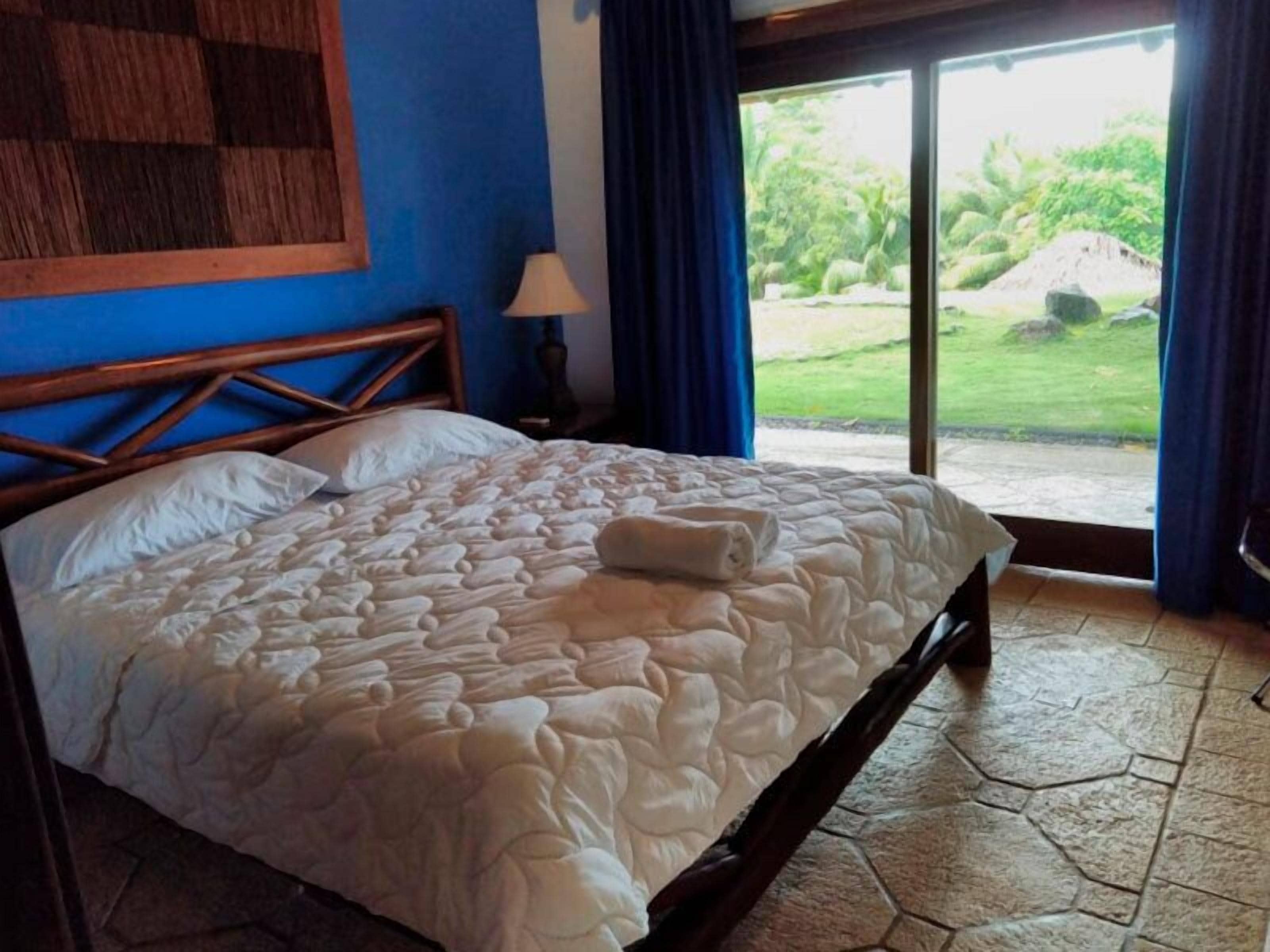 Premium bedding, blackout drapes, free WiFi