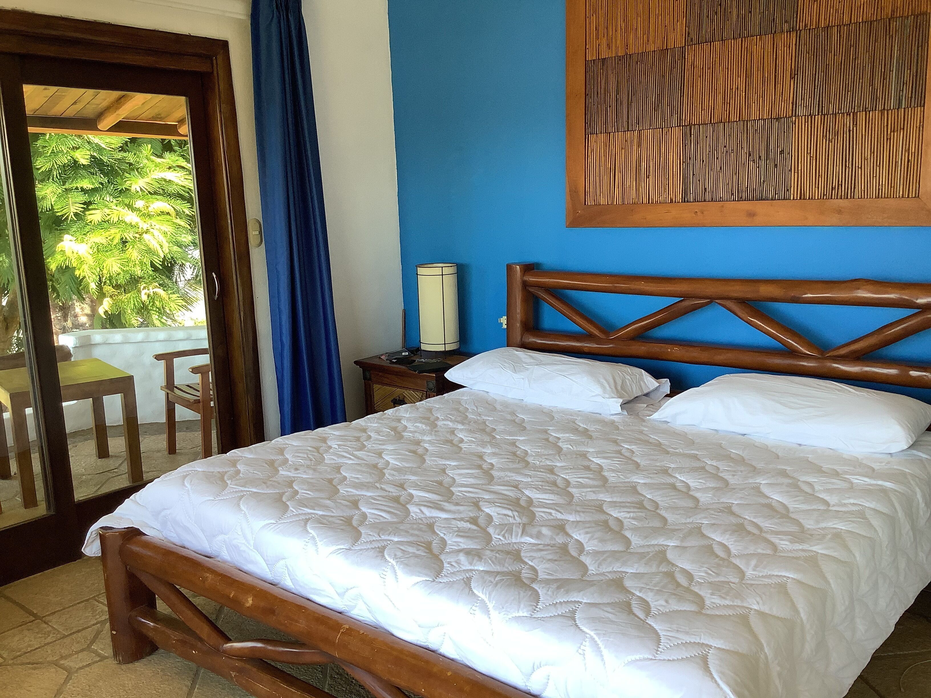 Deluxe with Jacuzzi | Ropa de cama de alta calidad, cortinas blackout y wifi gratis 