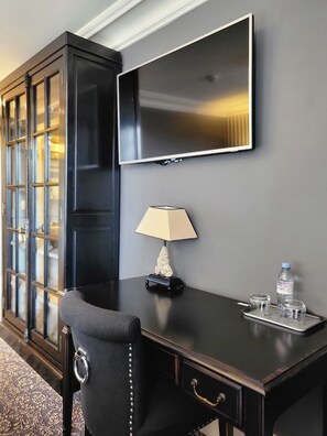 Premium bedding, desk, soundproofing, free WiFi - Hotel Vendome, BW Signature Collection (Vendome)