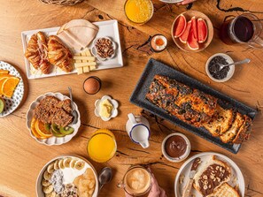 Free daily buffet breakfast  - ibis Styles Carcassonne La Cité (Carcassonne)