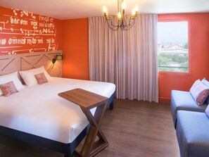 Family Quadruple Room | Premium bedding, in-room safe, laptop workspace, blackout curtains - ibis Styles Carcassonne La Cité (Carcassonne)