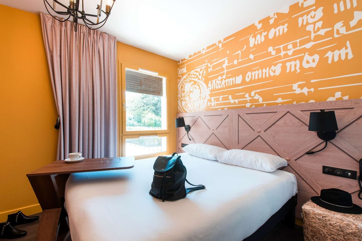 Standard Double Room, 1 Double Bed | Premium bedding, in-room safe, laptop workspace, blackout drapes