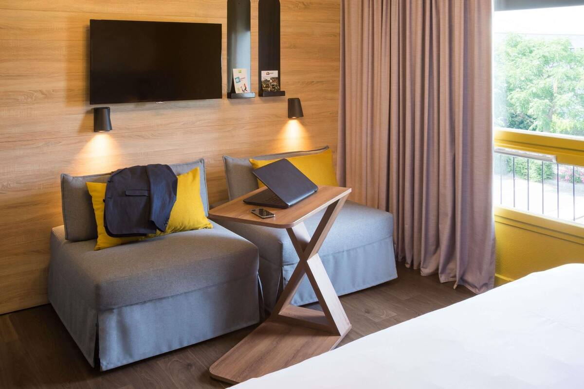 standard double room, multiple beds | premium bedding, in-room safe, laptop workspace, blackout curtains