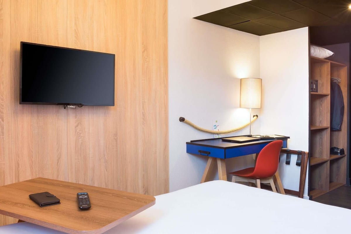 Chambre Standard double, 1 lit double | Literie de qualité, coffre-fort pour ordinateur portable