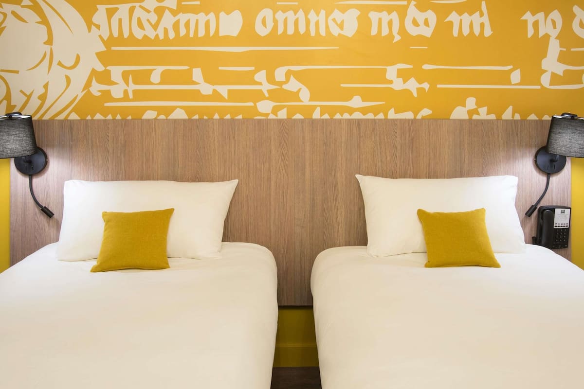 standard room, 2 single beds | premium bedding, in-room safe, laptop workspace, blackout curtains