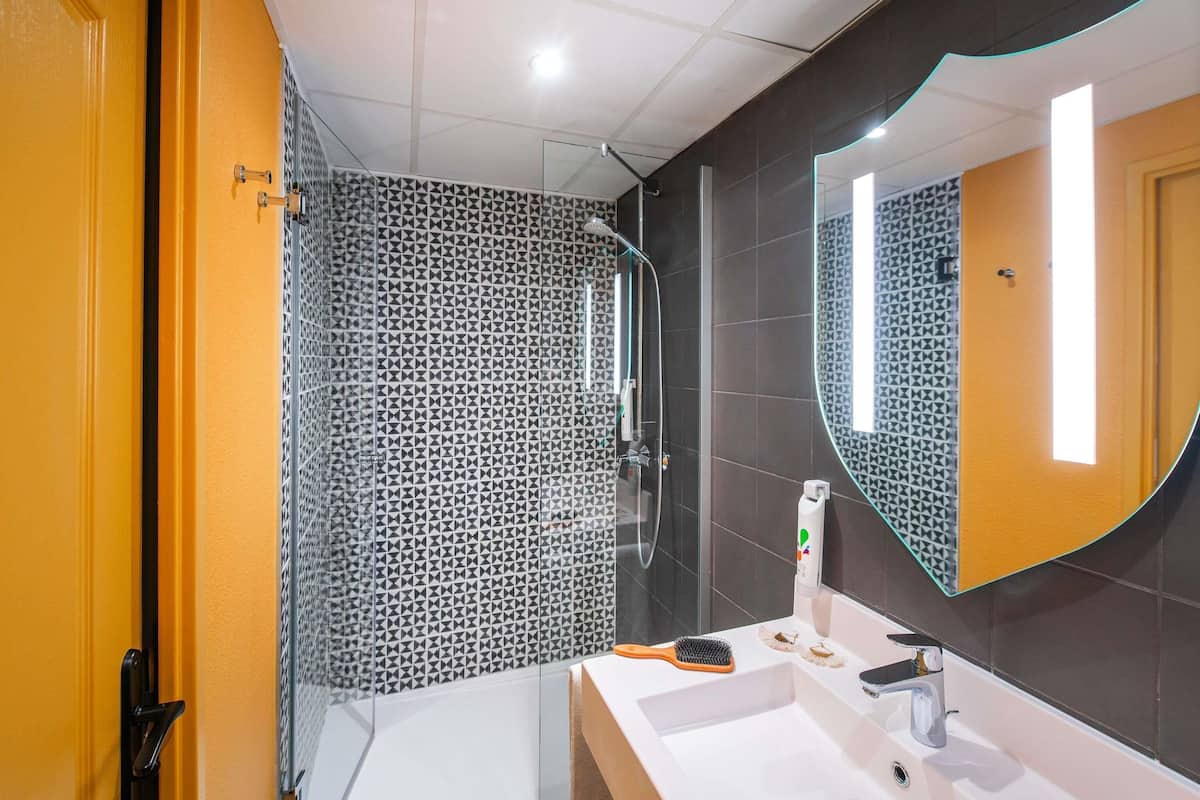 standard double room, 1 double bed | bathroom | eco-friendly toiletries, hair dryer, towels