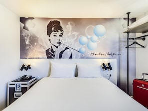 Standard Double Room, 1 Katil Kelamin (Double) | Peti besi dalam bilik, meja, langsir/tirai gelap terus, kalis bunyi