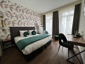 Superior Double Room | Minibar, in-room safe, individually decorated, individually furnished - Hôtel Moris (Paris)