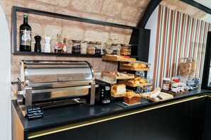 Desayuno buffet todos los días (con cargo)