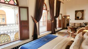 Suite Deluxe, salle de bains attenante, vue piscine (Yasmine)