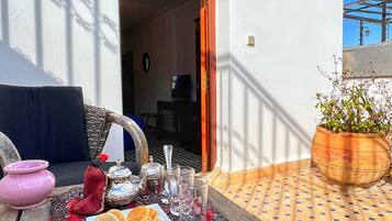 Suite, salle de bains attenante (Nour)