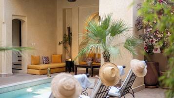 Outdoor pool, sun loungers