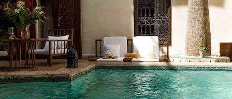 Outdoor pool, pool umbrellas, sun loungers