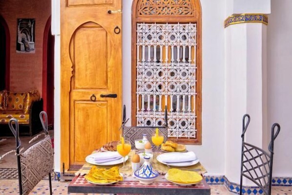 المنشأة من الخارج