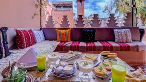 Tempat makan luar