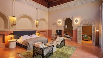 Grand Suite | Egyptian cotton sheets, premium bedding, in-room safe