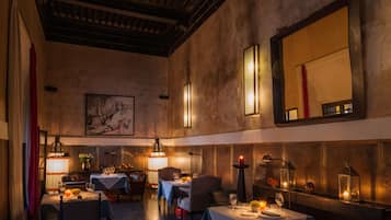 供應早餐、午餐、晚餐;摩洛哥菜;園景