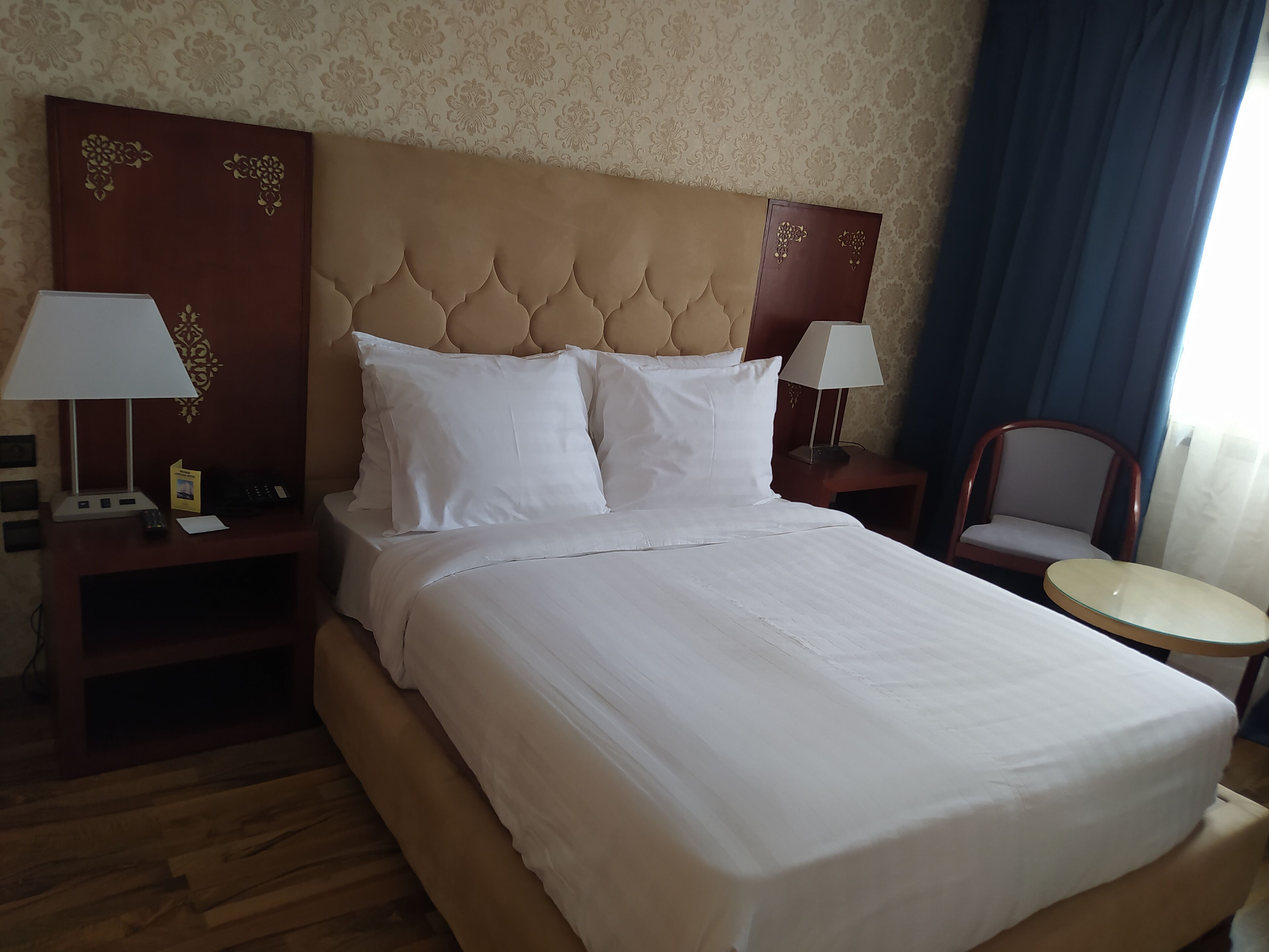 standard room | premium bedding, minibar, in-room safe, laptop workspace