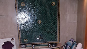 Dampbad, tyrkisk bad/hammam, kropsbehandlinger, body wrap-behandlinger