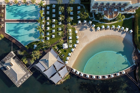 Indoor pool, 3 outdoor pools, sun loungers