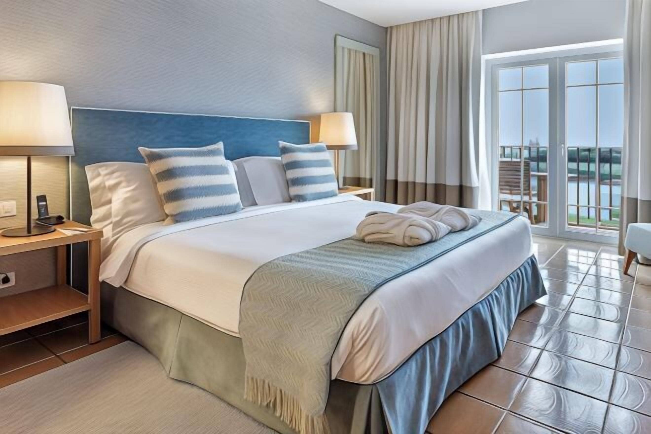 Literie de qualité supérieure, couette en duvet d'oie, minibar