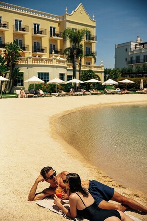 室内游泳池,3 室外游泳池,日光浴躺椅