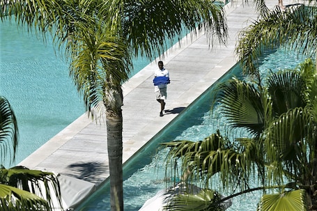 Indoor pool, 3 outdoor pools, sun loungers