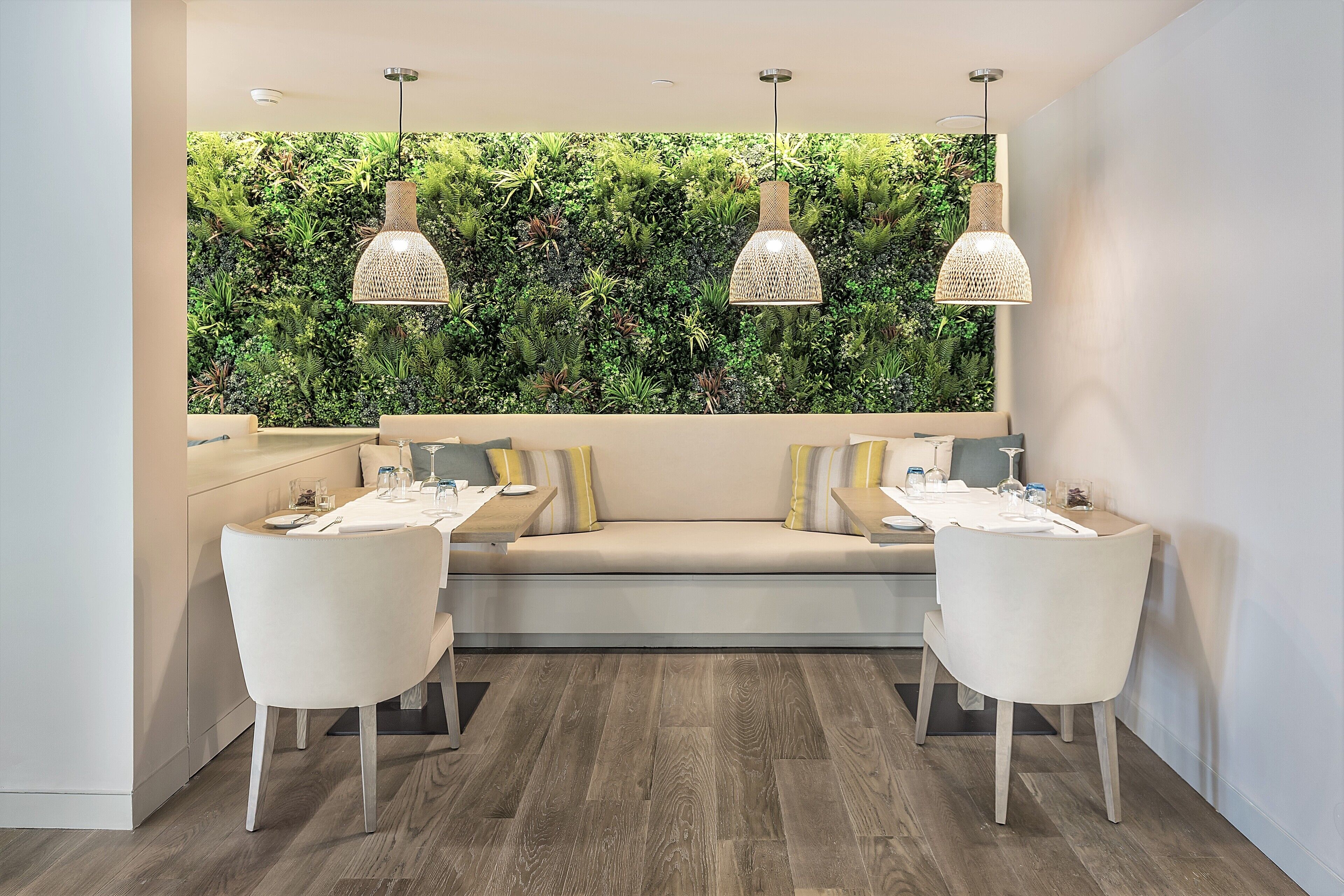 5 restaurants, breakfast, lunch, dinner served; greek cuisine