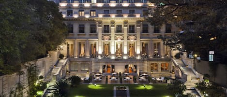 Façade de l’hébergement - soirée/nuit