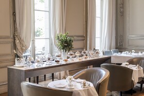 3 restaurants, breakfast, lunch, dinner served; Argentinean cuisine - Palacio Duhau - Park Hyatt Buenos Aires (Buenos Aires)