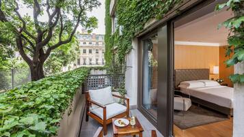 Ropa de cama de alta calidad, edredón y minibar