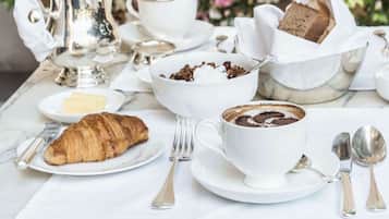 3 restaurantes; se sirven desayunos, comidas, cenas y brunch