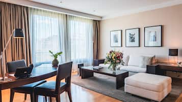 Park, Suite, 1 King Bed | Premium bedding, down comforters, minibar, in-room safe