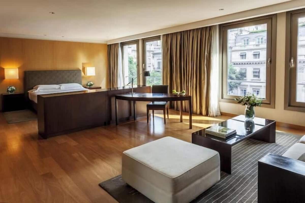 Premium bedding, down duvets, minibar, in-room safe