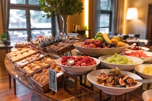 Daily buffet breakfast for a fee