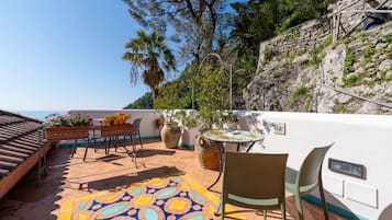 Double Room with Attic, Sea View and External Terrace | Vista do quarto