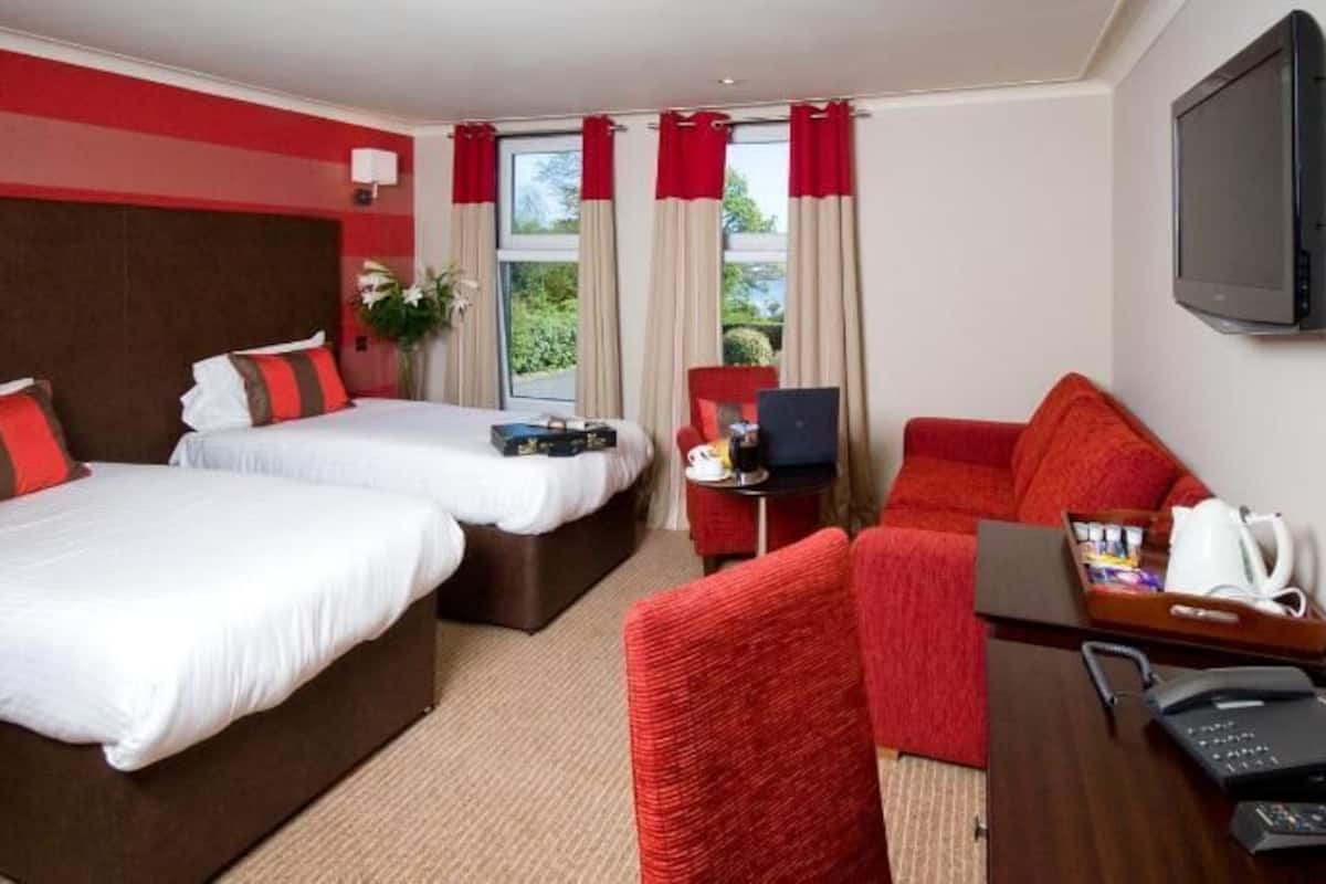 Desk, iron/ironing board, free WiFi, bed sheets