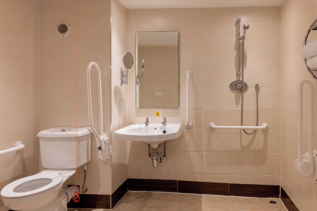 double or twin room, accessible | accessible bathroom