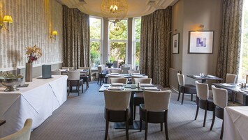 Breakfast and lunch served