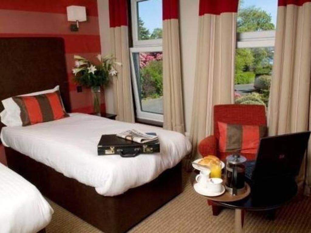Desk, iron/ironing board, free WiFi, bed sheets