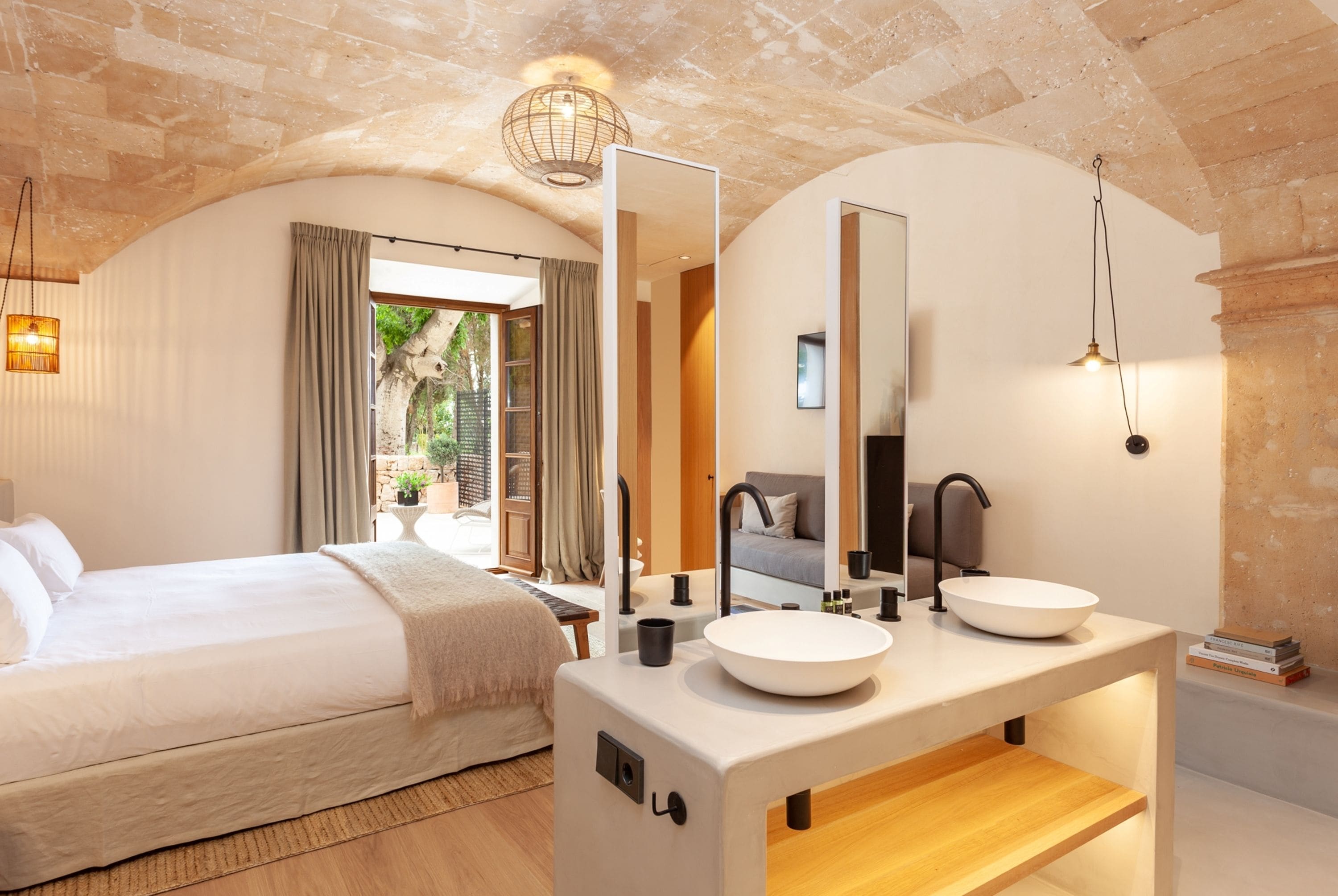 Suite junior, terraza | Baño | Artículos de higiene personal gratuitos, secador de pelo y albornoces