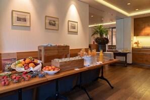 Free daily buffet breakfast  - Hotel Restaurant Balm Meggen (Meggen)