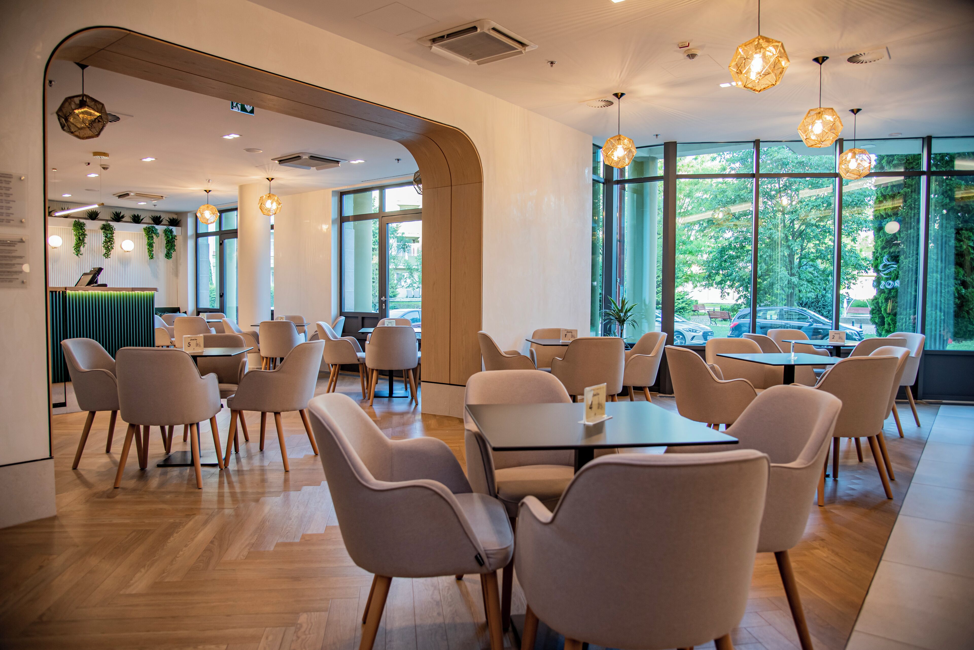 Bar (trong khuôn viên)