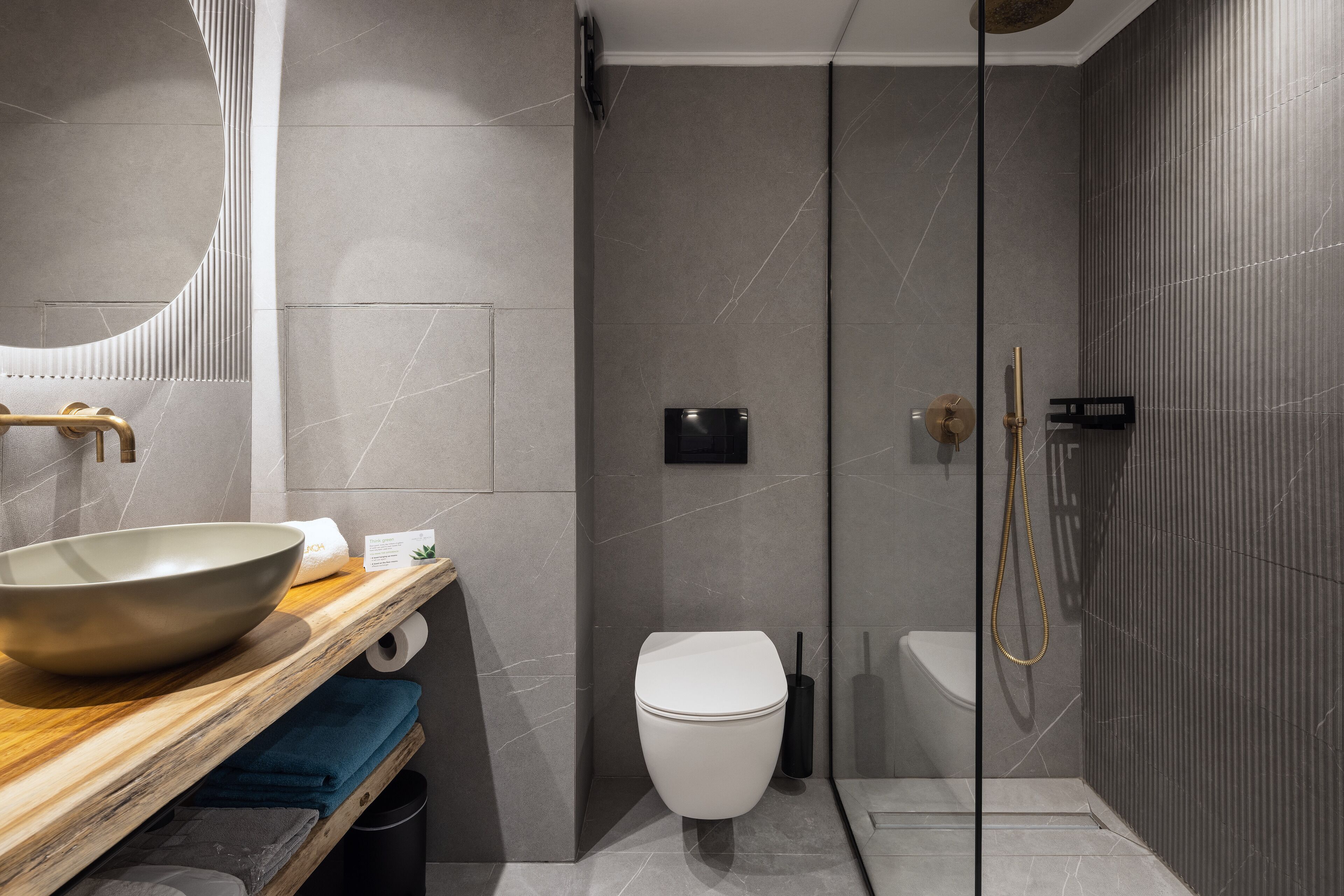 combined shower/bathtub, free toiletries, hair dryer, slippers