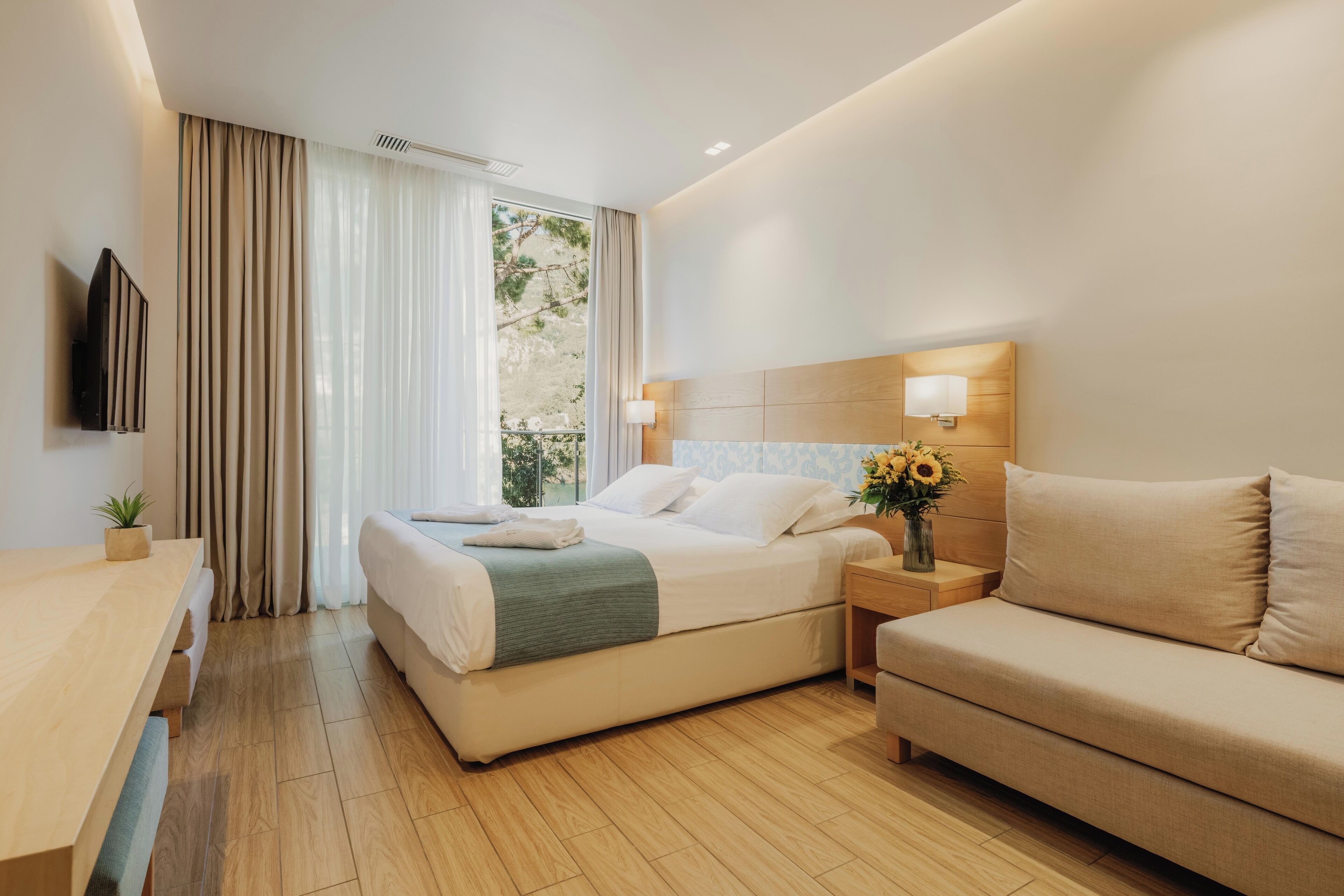 Family Room | In-room safe, blackout drapes, free WiFi, bed sheets