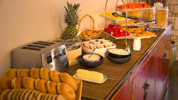 Free daily continental breakfast