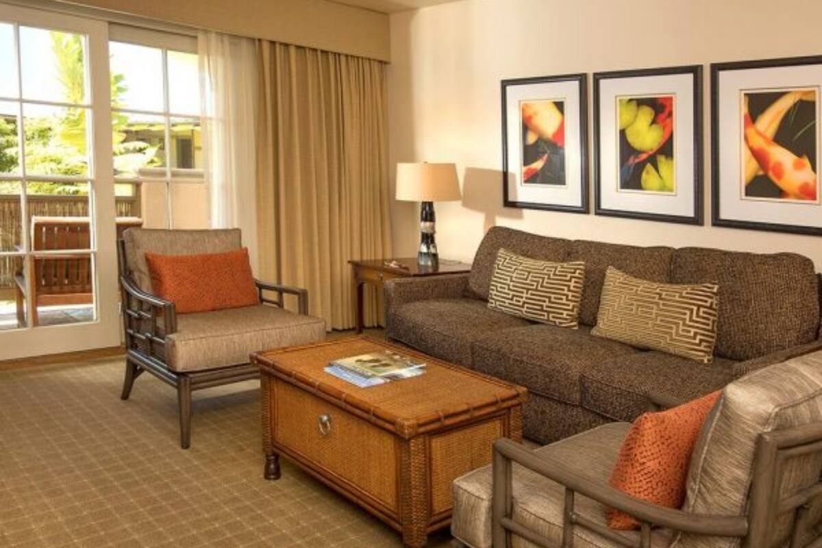 room, private bathroom (poets suite) | living area | tv