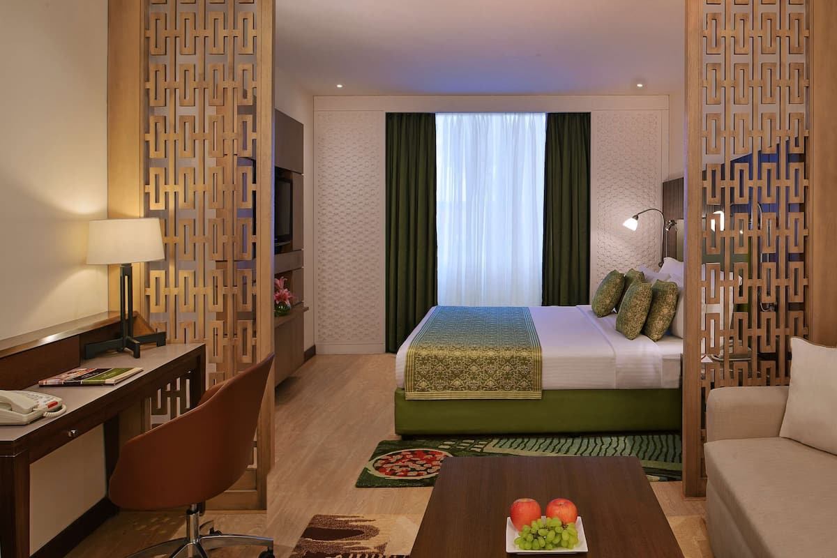 デラックス ルーム キングベッド 1 台 禁煙 | 1 室のベッドルーム、ミニバーのアイテム (無料)、セーフティボックス (室内)、デスク