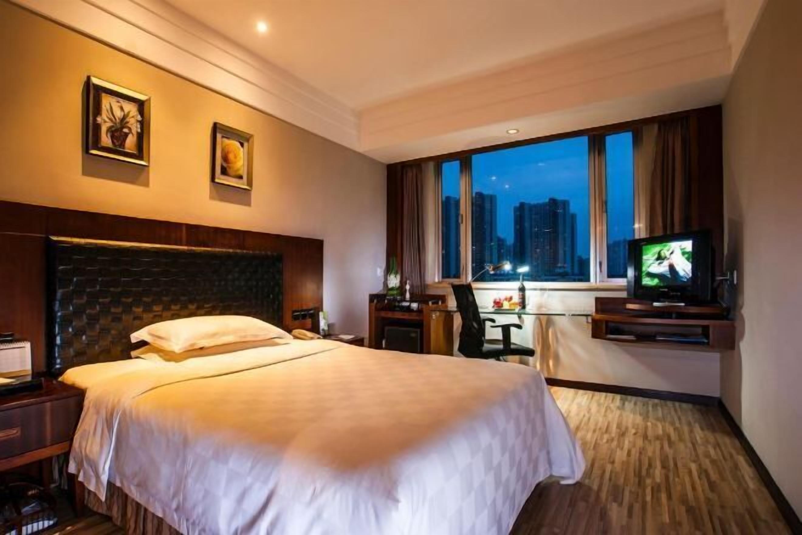 Minibar, in-room safe, desk, blackout curtains