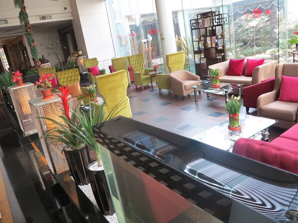 Lobby sitting area - Grand Skylight Gardens Hotel Shanghai (Shanghai)